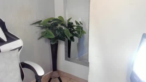 Snapshot of santiceballo chatting on 09/19/25, 07:58 Julius Novachrono online show from 09/19/25, 07:58