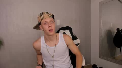 Snapshot of santiceballo chatting on 09/21/25, 07:26 Julius Novachrono online show from 09/21/25, 07:26