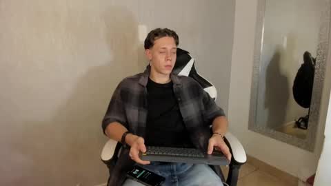 Snapshot of santiceballo chatting on 09/28/25, 06:57 Julius Novachrono online show from 09/28/25, 06:57