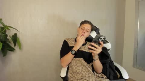 Snapshot of santiceballo chatting on 10/01/25, 07:31 Julius Novachrono online show from 10/01/25, 07:31