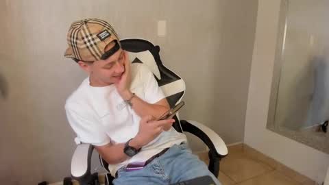 Snapshot of santiceballo chatting on 10/03/25, 07:33 Julius Novachrono online show from 10/03/25, 07:33