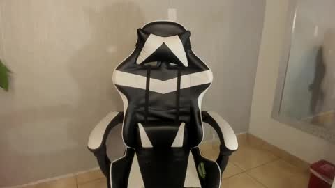 Snapshot of santiceballo chatting on 10/06/25, 11:40 Julius Novachrono online show from 10/06/25, 11:40