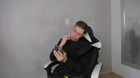 Snapshot of santiceballo chatting on 10/12/25, 08:08 Julius Novachrono online show from 10/12/25, 08:08