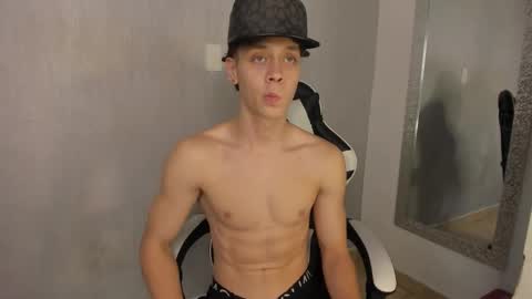 Snapshot of santiceballo chatting on 10/15/25, 07:36 Julius Novachrono online show from 10/15/25, 07:36