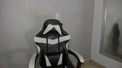 Snapshot of santiceballo chatting on 10/21/25, 07:47 Julius Novachrono online show from 10/21/25, 07:47