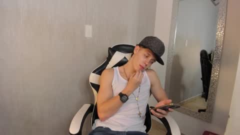 Snapshot of santiceballo chatting on 10/25/25, 08:03 Julius Novachrono online show from 10/25/25, 08:03