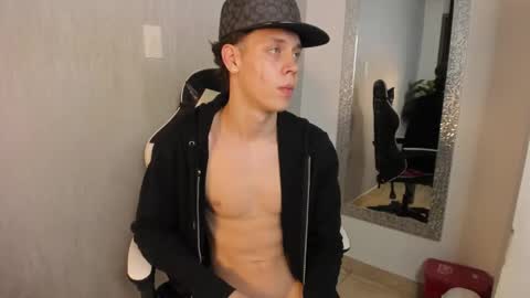 Snapshot of santiceballo chatting on 10/26/25, 08:09 Julius Novachrono online show from 10/26/25, 08:09