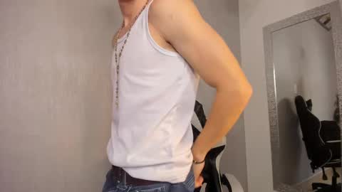 Snapshot of santiceballo chatting on 10/26/25, 08:15 Julius Novachrono online show from 10/26/25, 08:15