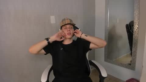 Snapshot of santiceballo chatting on 11/04/25, 07:35 Julius Novachrono online show from 11/04/25, 07:35