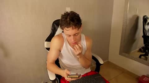 Snapshot of santiceballo chatting on 11/10/25, 11:42 Julius Novachrono online show from 11/10/25, 11:42