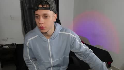 Snapshot of santiceballo chatting on 11/28/25, 12:19 Julius Novachrono online show from 11/28/25, 12:19