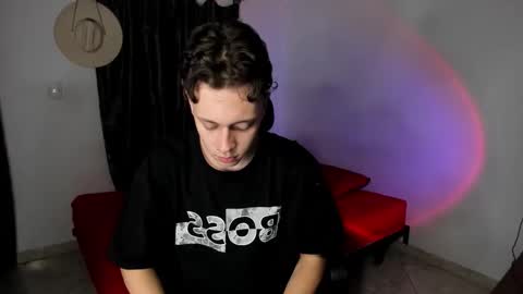 Snapshot of santiceballo chatting on 12/20/25, 05:36 Julius Novachrono online show from 12/20/25, 05:36