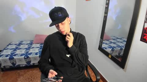 Snapshot of santiceballo chatting on 02/17/26, 05:04 Julius Novachrono online show from 02/17/26, 05:04