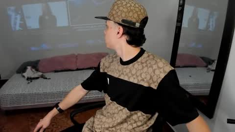 Snapshot of santiceballo chatting on 02/25/26, 05:39 Julius Novachrono online show from 02/25/26, 05:39