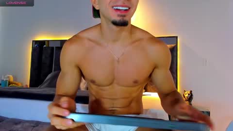 Santiago Seans online show from 03/04/25, 05:03