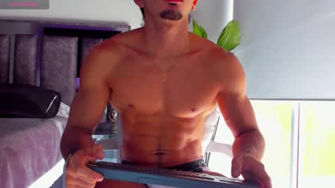 Santiago Seans online show from 11/19/25, 01:44