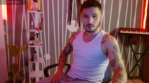 Snapshot of santti_torres chatting on 01/15/25, 03:00 Santy Torres online show from 01/15/25, 03:00