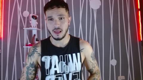 Snapshot of santti_torres chatting on 02/18/25, 03:10 Santy Torres online show from 02/18/25, 03:10