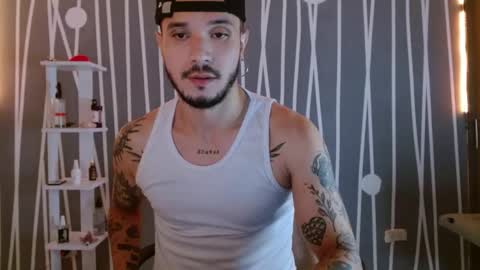 Snapshot of santti_torres chatting on 02/25/25, 03:31 Santy Torres online show from 02/25/25, 03:31