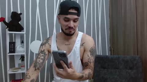 Snapshot of santti_torres chatting on 10/09/25, 03:48 Santy Torres online show from 10/09/25, 03:48