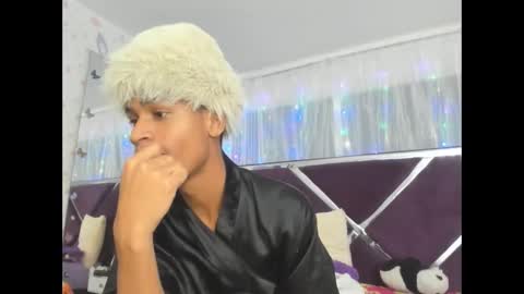 Snapshot of santy_bigcock_01 chatting on 11/10/25, 02:43 santy online show from 11/10/25, 02:43