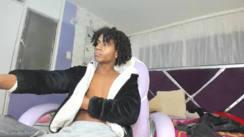 Snapshot of santy_bigcock_01 chatting on 12/15/25, 06:45 santy online show from 12/15/25, 06:45