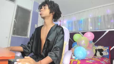 Snapshot of santy_bigcock_01 chatting on 12/17/25, 12:11 santy online show from 12/17/25, 12:11