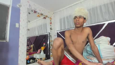 Snapshot of santy_bigcock_01 chatting on 12/23/25, 05:05 santy online show from 12/23/25, 05:05