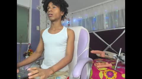 Snapshot of santy_bigcock_01 chatting on 01/08/26, 02:36 santy online show from 01/08/26, 02:36