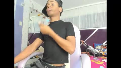 Snapshot of santy_bigcock_01 chatting on 01/11/26, 04:06 santy online show from 01/11/26, 04:06