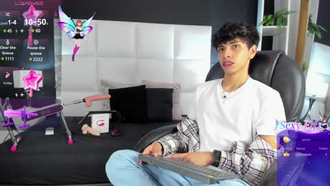 Snapshot of santy_carrington chatting on 12/18/24, 10:02 Santiago Carrington online show from 12/18/24, 10:02