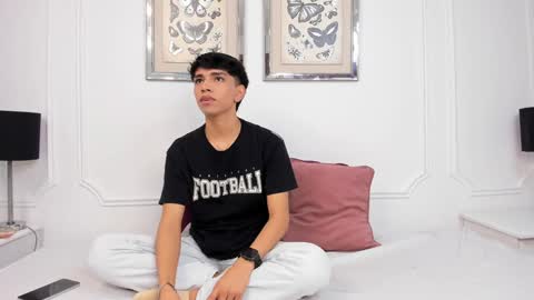 Snapshot of santy_carrington chatting on 12/29/24, 01:49 Santiago Carrington online show from 12/29/24, 01:49