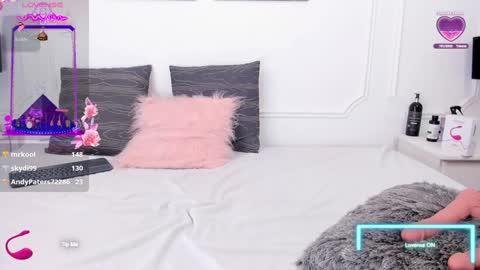 Snapshot of santy_carrington chatting on 02/08/25, 05:18 Santiago Carrington online show from 02/08/25, 05:18