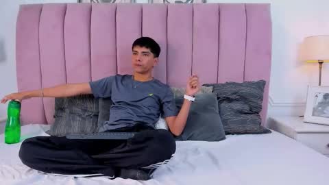 Santiago Carrington online show from 03/09/26, 08:02