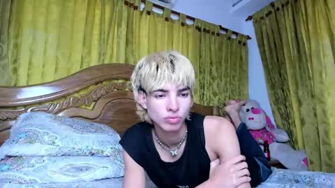 Snapshot of santy_kitty chatting on 12/30/24, 07:21 kitty online show from 12/30/24, 07:21