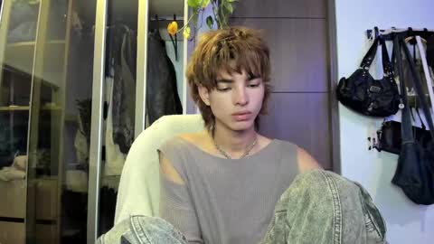 Snapshot of santy_kitty chatting on 01/28/25, 03:04 kitty online show from 01/28/25, 03:04