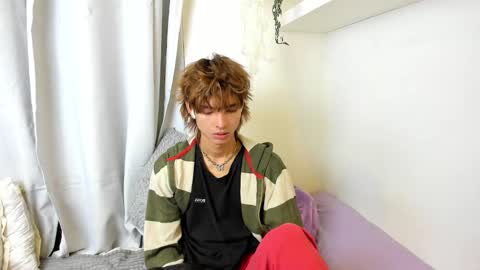 Snapshot of santy_kitty chatting on 02/13/25, 05:16 kitty online show from 02/13/25, 05:16