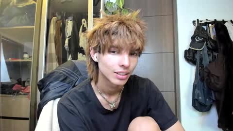 Snapshot of santy_kitty chatting on 02/16/25, 04:20 kitty online show from 02/16/25, 04:20