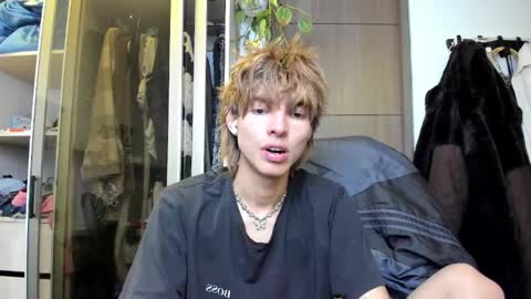 Snapshot of santy_kitty chatting on 02/16/25, 07:26 kitty online show from 02/16/25, 07:26