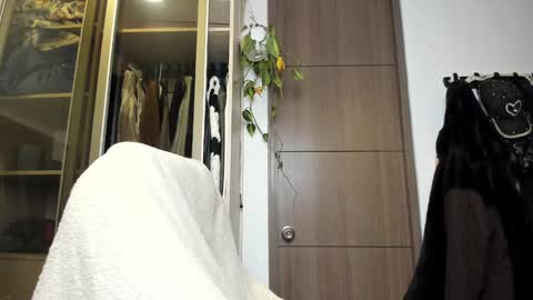 Snapshot of santy_kitty chatting on 03/02/25, 03:24 kitty online show from 03/02/25, 03:24