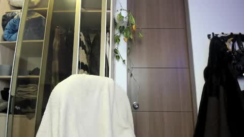 Snapshot of santy_kitty chatting on 03/04/25, 05:53 kitty online show from 03/04/25, 05:53