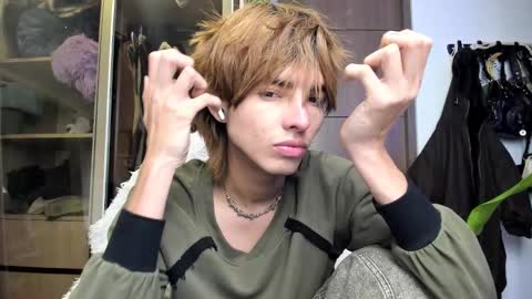 Snapshot of santy_kitty chatting on 03/12/25, 02:20 kitty online show from 03/12/25, 02:20