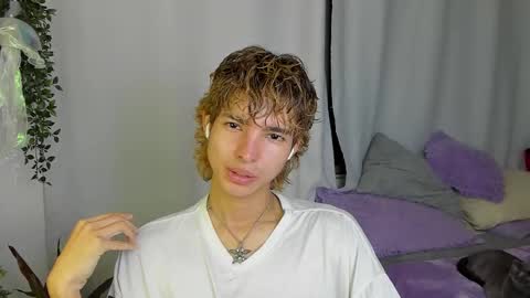 Snapshot of santy_kitty chatting on 10/04/25, 02:31 kitty online show from 10/04/25, 02:31