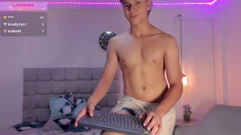 santy_stump online show from 09/17/25, 09:27