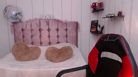 Snapshot of sapphire_lilac chatting on 01/04/25, 06:52 Carla online show from 01/04/25, 06:52