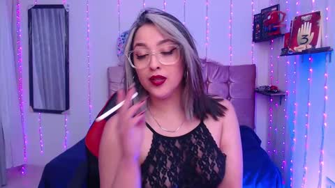 Snapshot of sapphire_lilac chatting on 02/13/25, 08:48 Carla online show from 02/13/25, 08:48
