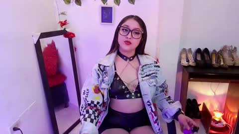 Snapshot of sapphire_lilac chatting on 09/10/25, 03:28 Carla online show from 09/10/25, 03:28