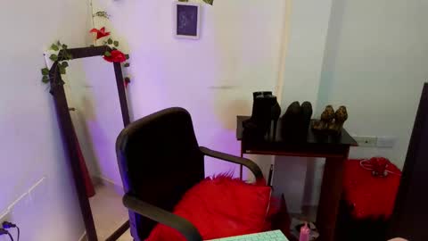 Snapshot of sapphire_lilac chatting on 10/15/25, 04:23 Carla online show from 10/15/25, 04:23