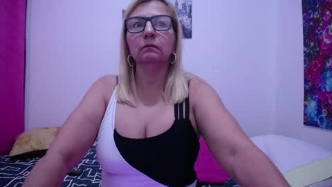 sara online show from 02/10/25, 01:46