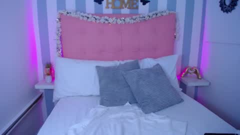 Snapshot of sara_angeelss chatting on 02/22/25, 05:02 Sara... online show from 02/22/25, 05:02